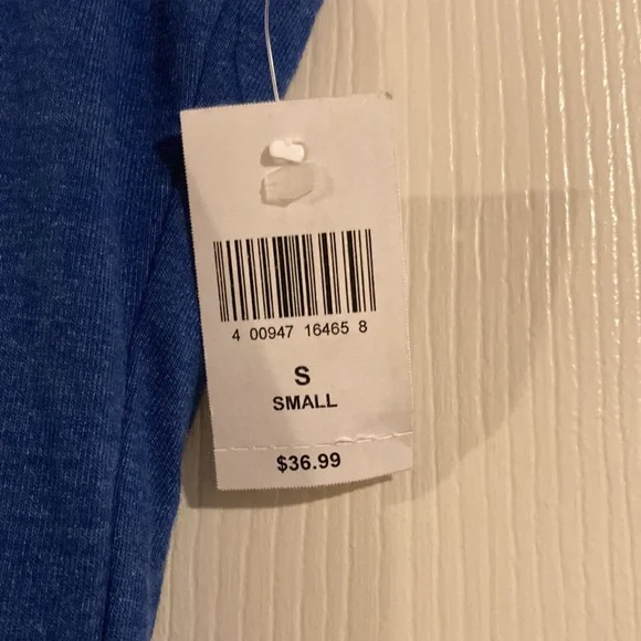 🤎🤎 Disneyland Women’s Scoop Neck Blue T-shirt w/ Pearl Graphic (size S) NWT - Picture 4 of 6